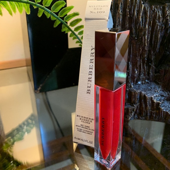 Authentic BURBERRY 6ml military red lip gloss NIB - Picture 2 of 9
